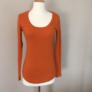 Dark orange/light rust long sleeve tee